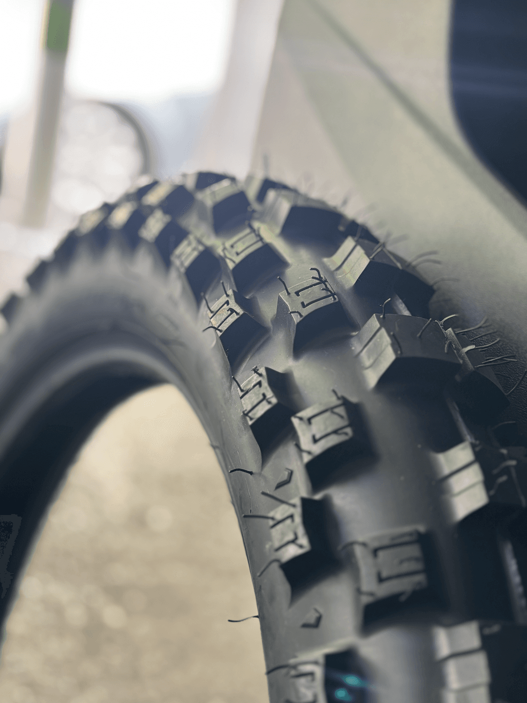 OBOR_BULWARK_EXTREME_ENDURO_PNEVMATIKA_140-80-18